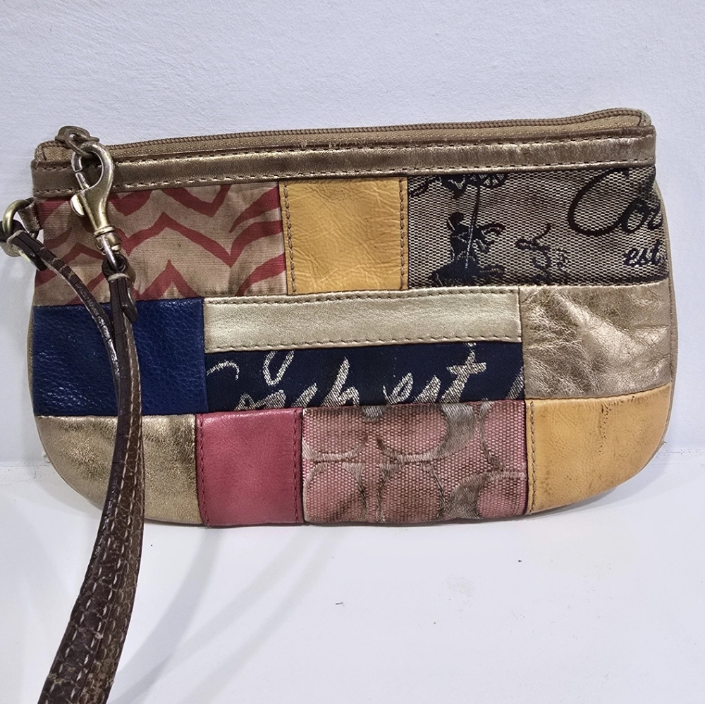 COACH Patchwork large flat  Wristlet- used